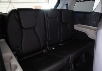 Подержанный автомобиль Kia Carnival 2022 года (26 фото)