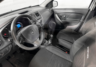 Подержанный автомобиль Renault Sandero 2018 года (9 фото)
