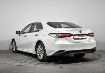 Подержанный автомобиль Toyota Camry Sedan 2019 года (7 фото)