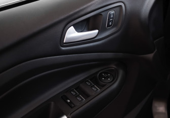 Подержанный автомобиль Ford Kuga 2017 года (11 фото)