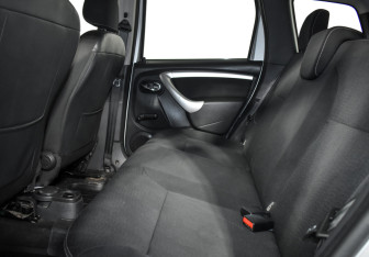 Подержанный автомобиль Nissan Terrano 2020 года (12 фото)
