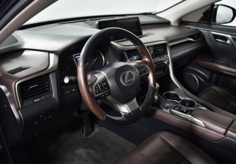 Подержанный автомобиль Lexus RX 2017 года (9 фото)