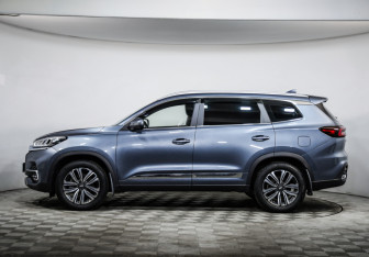 Подержанный автомобиль Chery Tiggo 8 2022 года (8 фото)