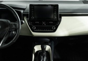 Подержанный автомобиль Toyota Corolla Sedan 2020 года (14 фото)