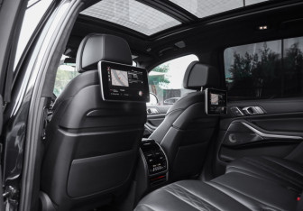 Подержанный автомобиль BMW X7 2019 года (32 фото)