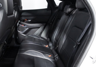 Подержанный автомобиль Jaguar E-Pace 2019 года (10 фото)