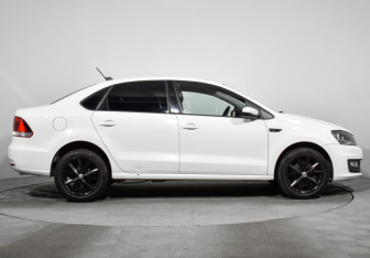 Подержанный автомобиль Volkswagen Polo Sedan 2018 года (4 фото)
