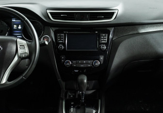 Подержанный автомобиль Nissan X-Trail 2017 года (14 фото)