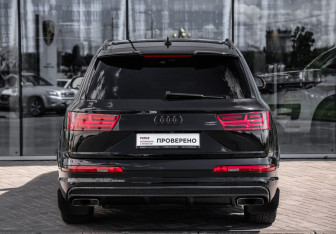 Подержанный автомобиль Audi Q7 2018 года (7 фото)