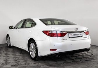Подержанный автомобиль Lexus ES 2013 года (9 фото)