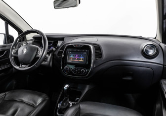 Подержанный автомобиль Renault Kaptur 2017 года (9 фото)