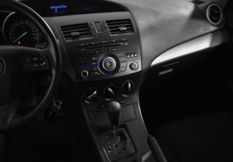 Подержанный автомобиль Mazda 3 Sedan 2012 года (18 фото)