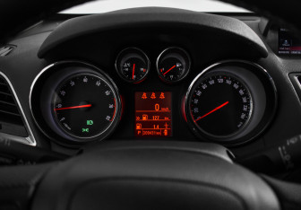 Подержанный автомобиль Opel Mokka 2013 года (18 фото)