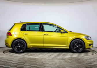 Подержанный автомобиль Volkswagen Golf Hatchback 2017 года (4 фото)