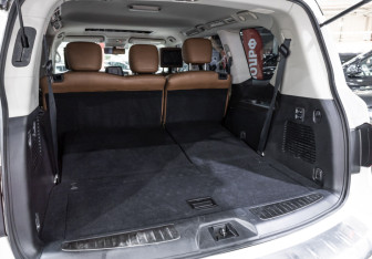 Подержанный автомобиль Infiniti QX80 2021 года (35 фото)