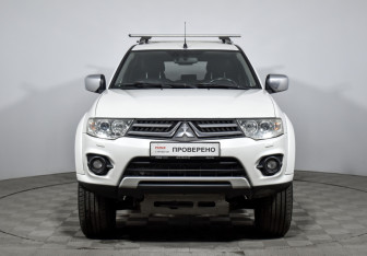 Подержанный автомобиль Mitsubishi Pajero Sport 2013 года (2 фото)