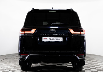 Подержанный автомобиль Toyota Land Cruiser Suv 2021 года (6 фото)