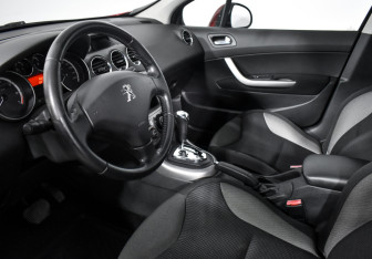 Подержанный автомобиль Peugeot 308 Hatchback 2011 года (9 фото)