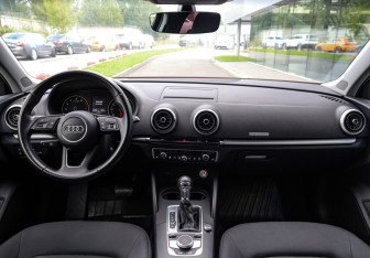 Подержанный автомобиль Audi A3 Sedan 2017 года (10 фото)