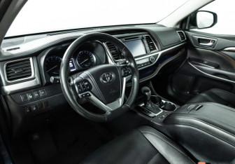 Подержанный автомобиль Toyota Highlander 2014 года (11 фото)