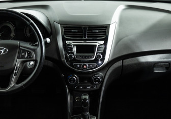 Подержанный автомобиль Hyundai Solaris Sedan 2015 года (14 фото)
