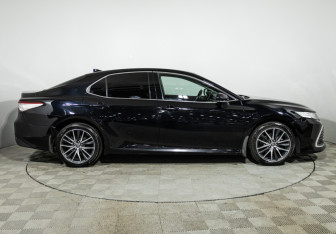 Подержанный автомобиль Toyota Camry Sedan 2021 года (4 фото)