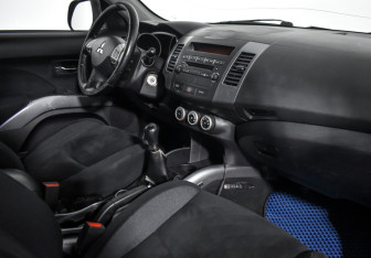 Подержанный автомобиль Mitsubishi Outlander 2008 года (13 фото)