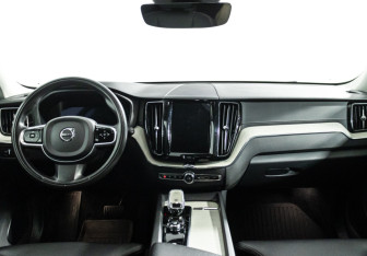 Подержанный автомобиль Volvo XC60 2021 года (13 фото)