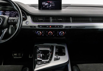 Подержанный автомобиль Audi Q7 2018 года (16 фото)