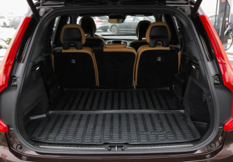 Подержанный автомобиль Volvo XC90 2019 года (35 фото)