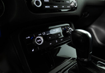 Подержанный автомобиль Volkswagen Touareg 2015 года (16 фото)