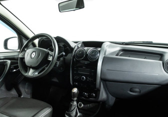Подержанный автомобиль Renault Duster 2017 года (9 фото)