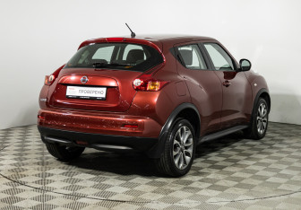 Подержанный автомобиль Nissan Juke 2011 года (5 фото)