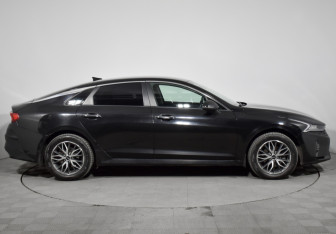 Подержанный автомобиль Kia K5 2021 года (4 фото)