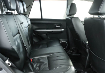 Подержанный автомобиль Suzuki Grand Vitara 2007 года (8 фото)
