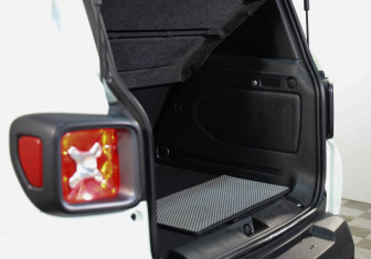 Подержанный автомобиль Jeep Grand Cherokee 2011 года (18 фото)