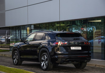 Подержанный автомобиль Volkswagen Teramont 2022 года (8 фото)
