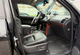 Подержанный автомобиль Toyota Land Cruiser Prado 2015 года (12 фото)