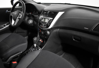 Подержанный автомобиль Hyundai Solaris Hatchback 2013 года (11 фото)