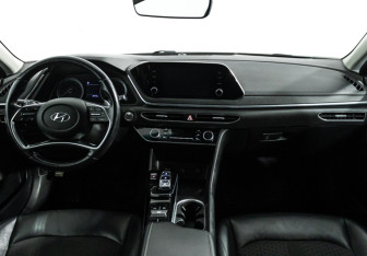 Подержанный автомобиль Hyundai Sonata 2020 года (13 фото)