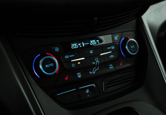 Подержанный автомобиль Ford Kuga 2017 года (15 фото)