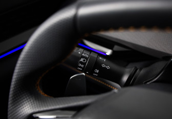 Подержанный автомобиль Changan UNI-V 2024 года (11 фото)