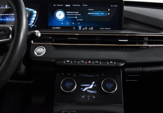 Подержанный автомобиль Exeed LX 2023 года (15 фото)