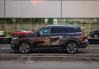 Подержанный автомобиль Infiniti QX60 2022 года (9 фото)