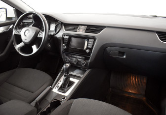 Подержанный автомобиль Skoda Octavia Liftback 2014 года (5 фото)