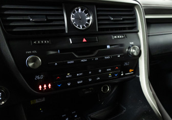 Подержанный автомобиль Lexus RX 2021 года (16 фото)