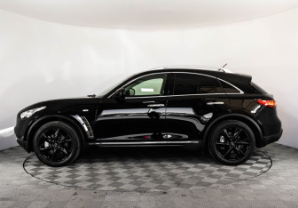 Подержанный автомобиль Infiniti QX70 2015 года (8 фото)