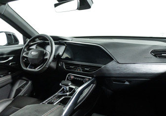 Подержанный автомобиль Geely Tugella 2023 года (9 фото)