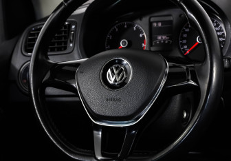 Подержанный автомобиль Volkswagen Polo Sedan 2016 года (11 фото)