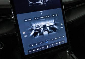 Подержанный автомобиль Geely Atlas 2023 года (18 фото)